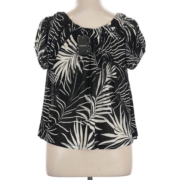 NWT Torrid Black & White Palm Leaf Cap Sleeve Peasant Blouse Size 1X - Picture 2 of 7